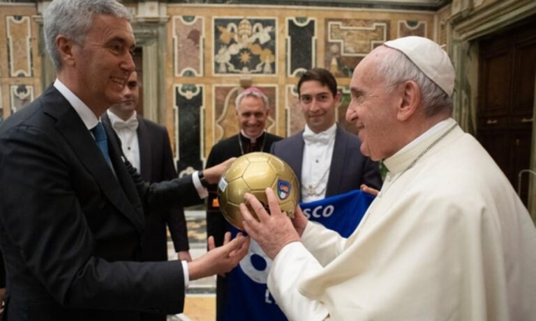 Intervista esclusiva alla Gazzetta dello Sport di Papa Francesco sull’enciclica laica dello Sport: Maradona? Un poeta