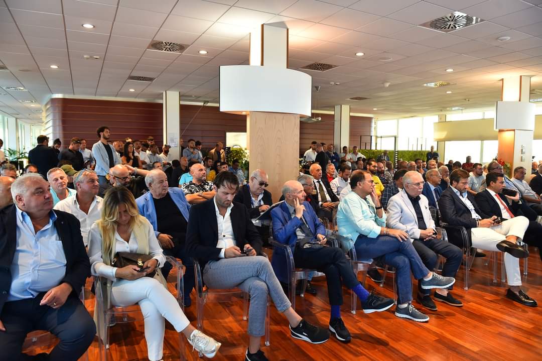 Presentazione calendari Eccellenza allo Yacht Club Marina di Stabia,  Zigarelli: Buon campionato - LND Campania