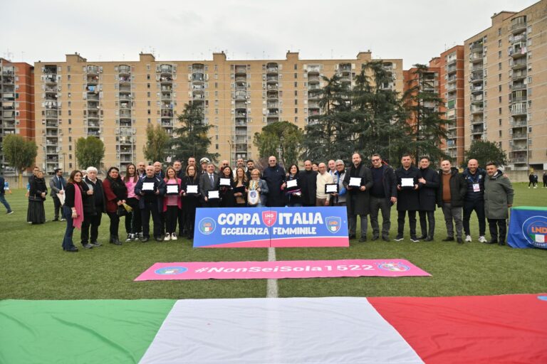 Allo Stadio Antonio Landieri di Scampia tutti in campo contro la violenza sulle donne